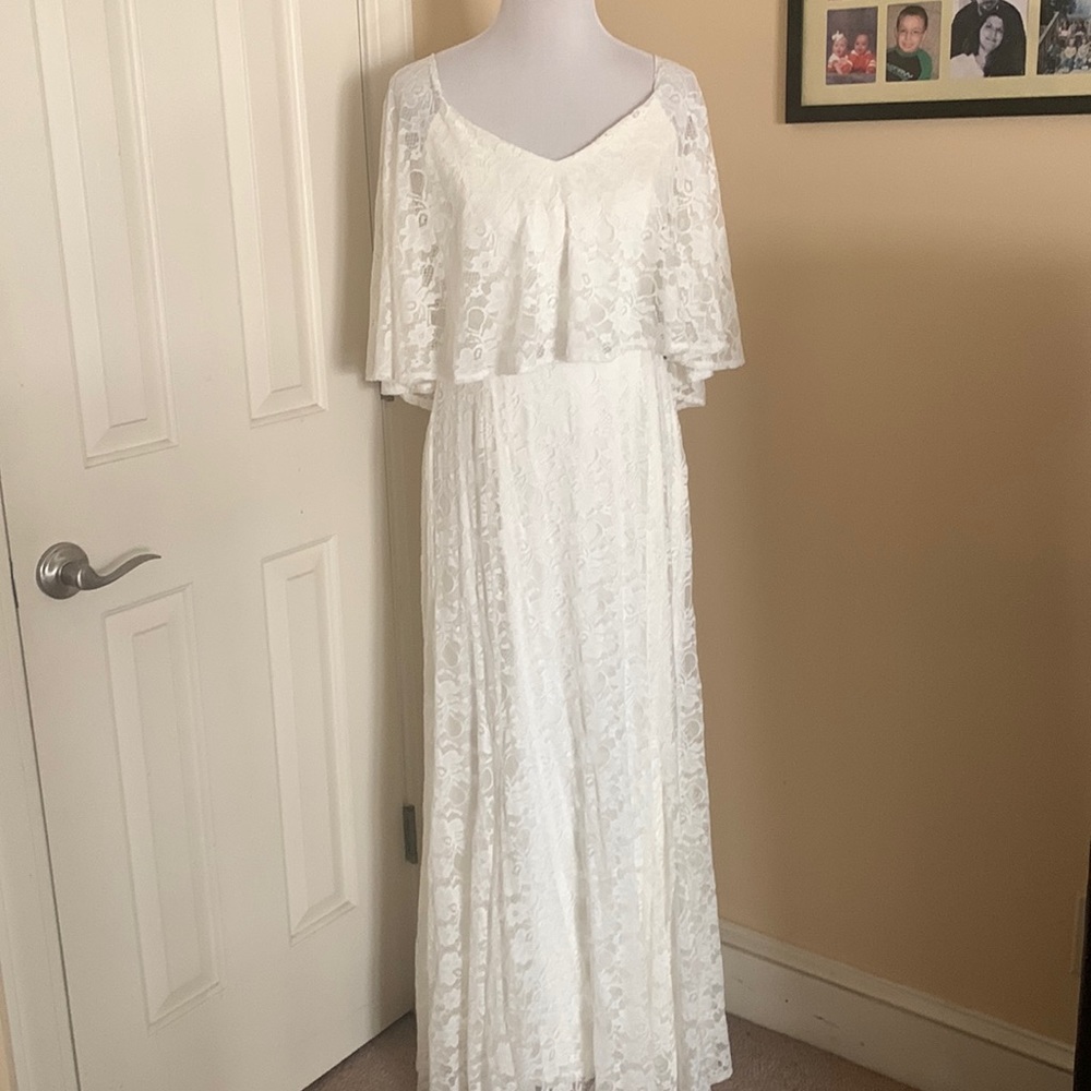 NWT Stunning Ivory Lace Wedding Gown from torrid- Size 10